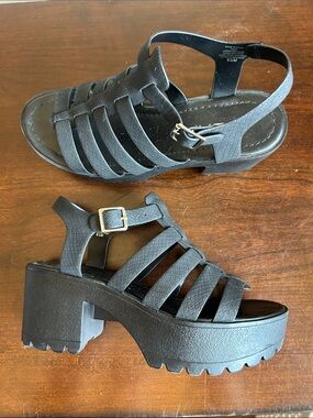 Soda Black Textured Strappy Platform Sandals